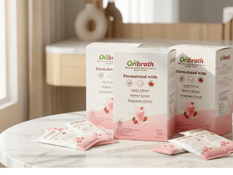 3 Box Oribroth di atas meja dengan kandungan bahan ekstrak utama Oyster, Birdnest, Pomegranate dan Strawberry